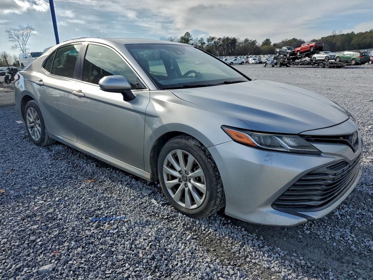2018 TOYOTA CAMRY L photo 4