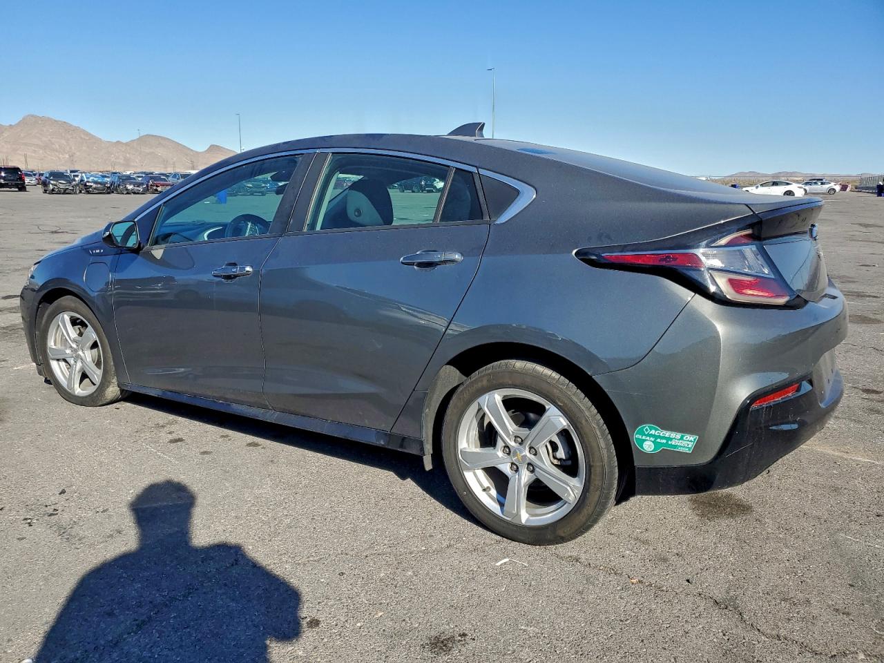 2016 CHEVROLET VOLT LT photo 3