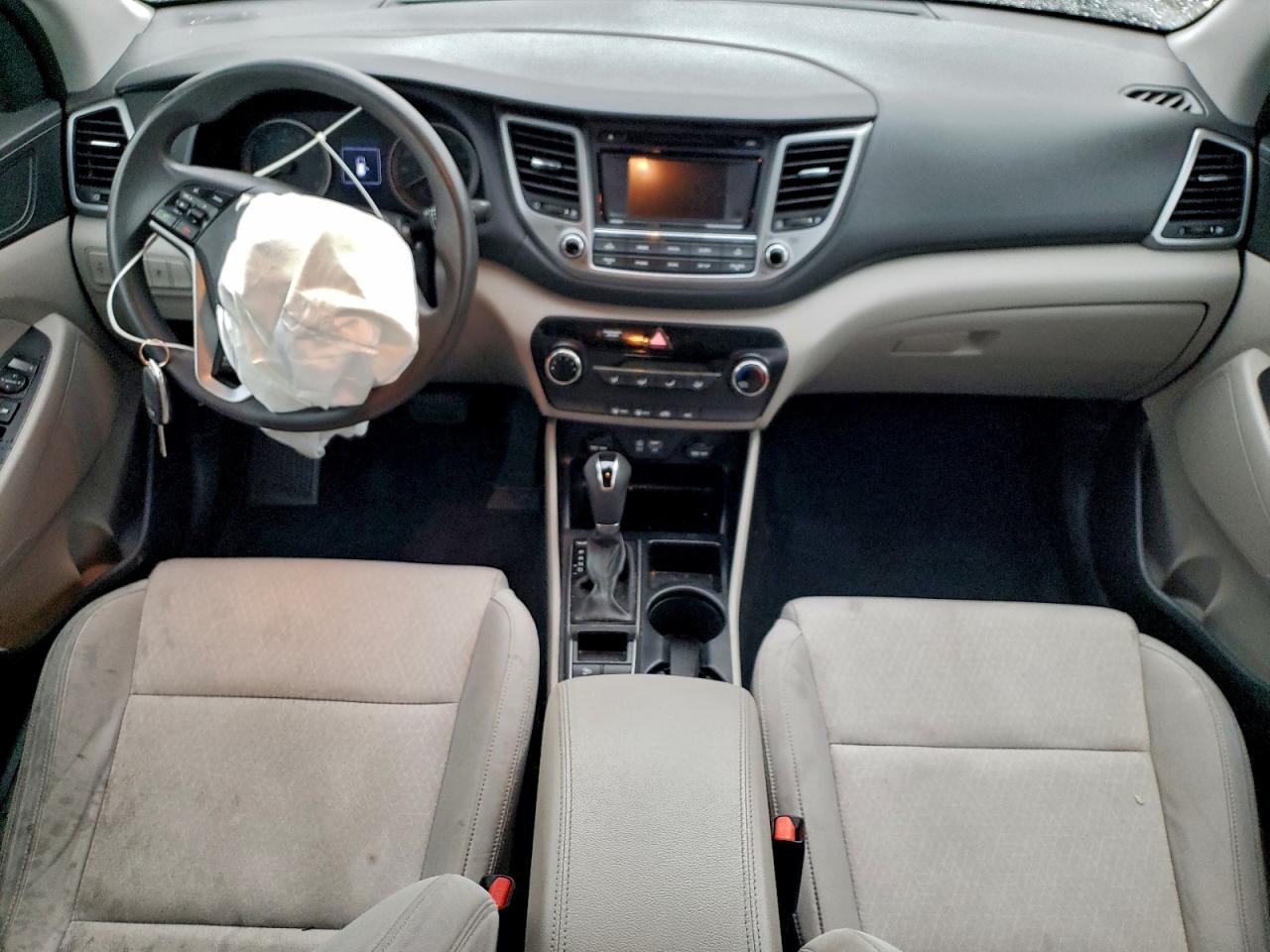 2017 HYUNDAI TUCSON SE photo 15