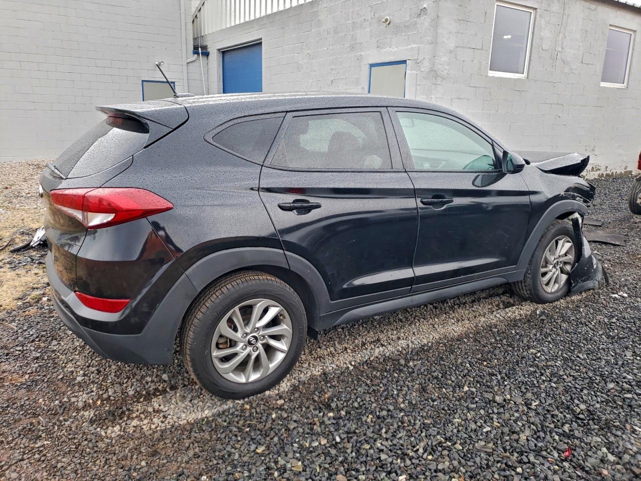 2017 HYUNDAI TUCSON SE photo 5