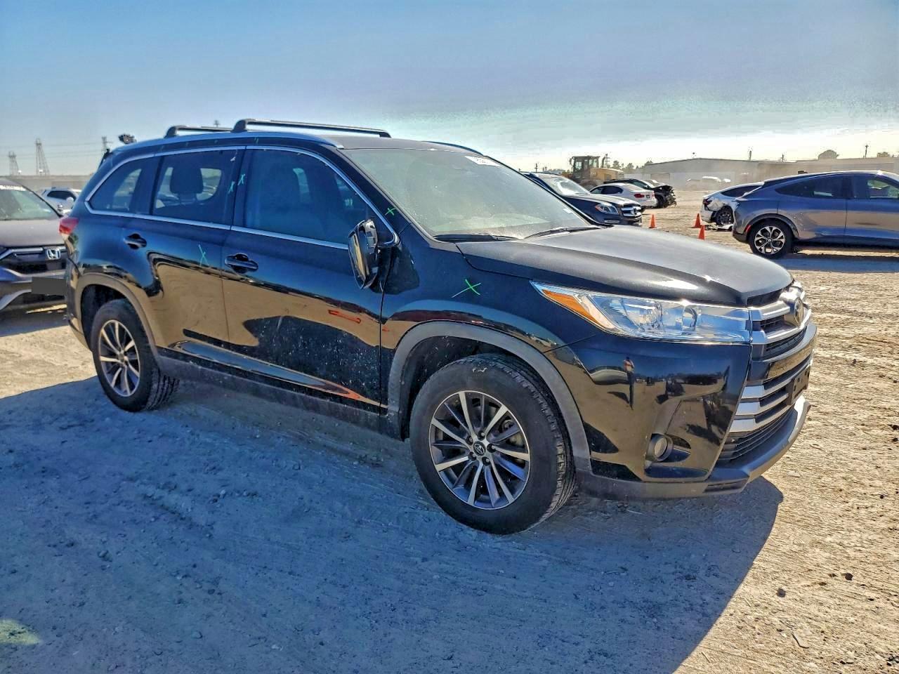 2019 TOYOTA HIGHLANDER SE photo 4