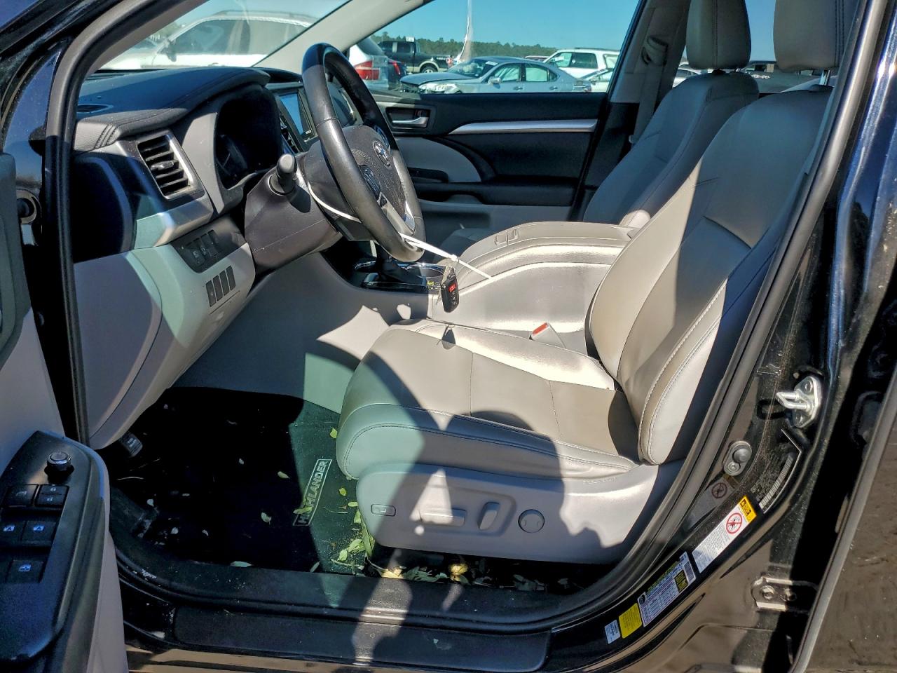 2019 TOYOTA HIGHLANDER SE photo 7