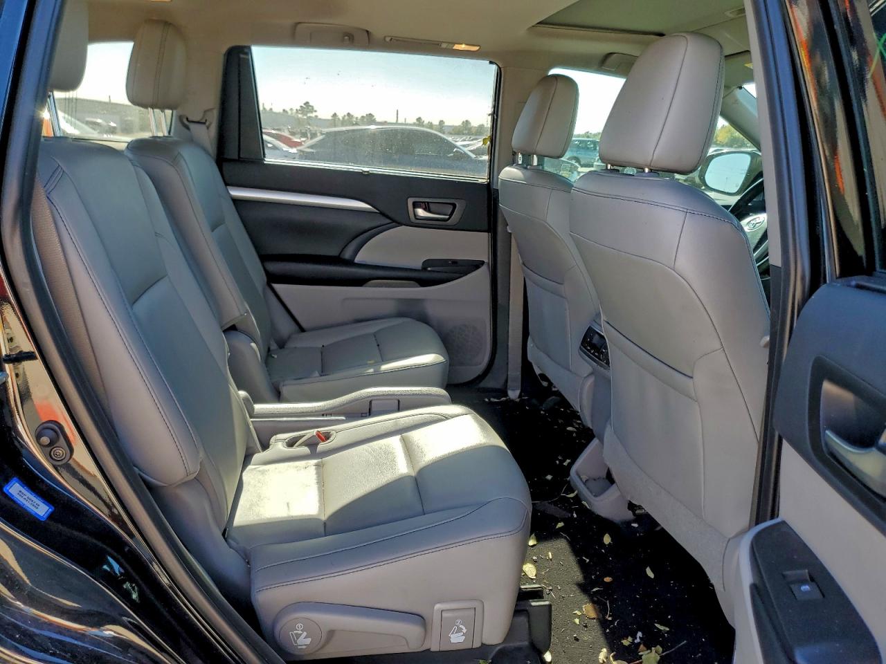 2019 TOYOTA HIGHLANDER SE photo 11