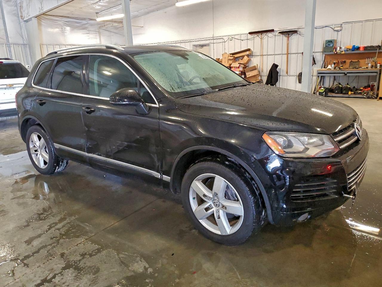 2013 VOLKSWAGEN TOUAREG V6 photo 4