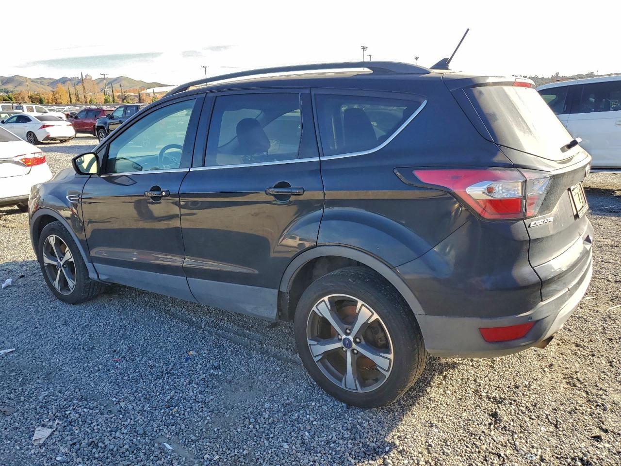 2018 FORD ESCAPE SEL photo 2