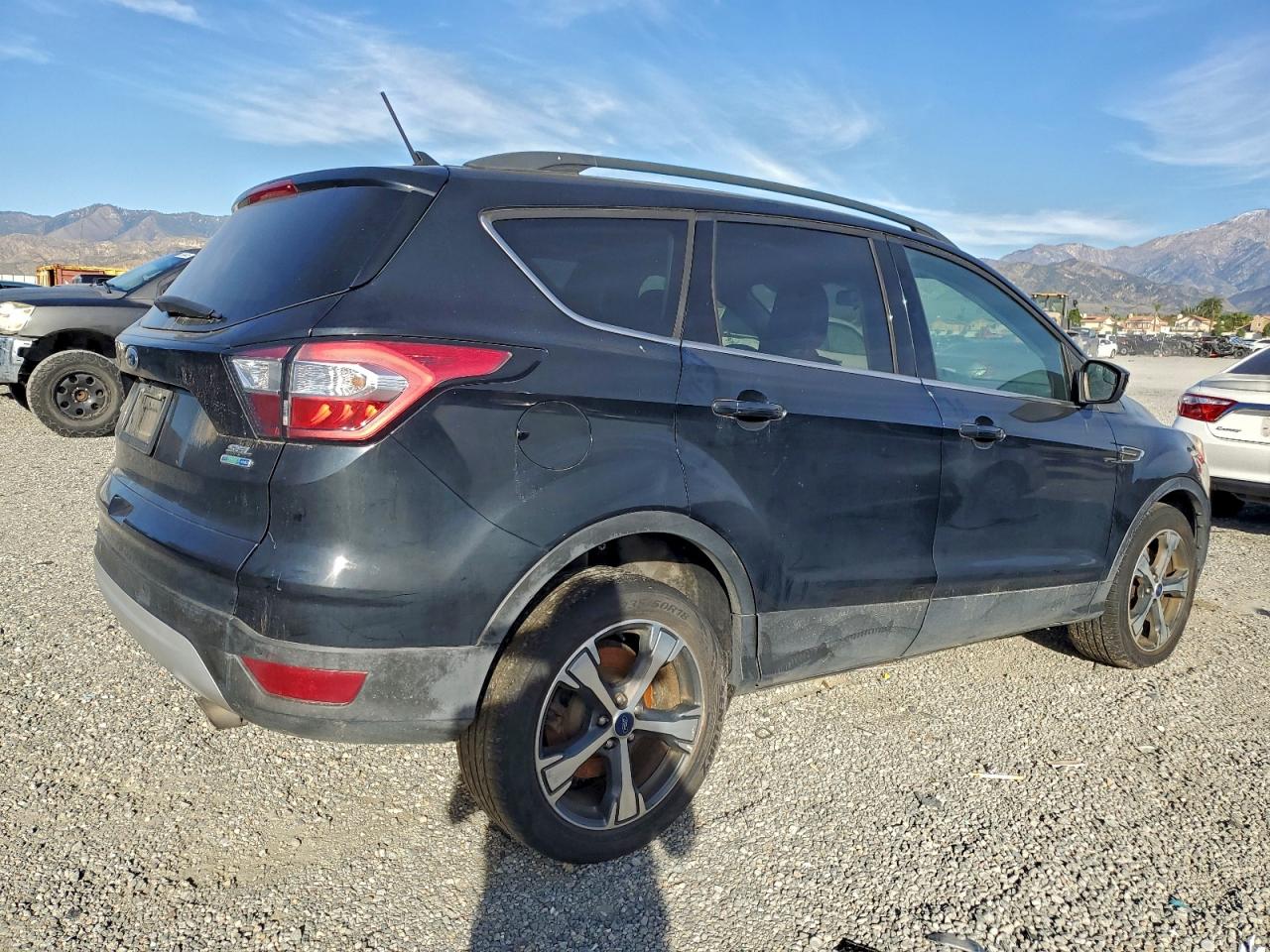 2018 FORD ESCAPE SEL photo 3