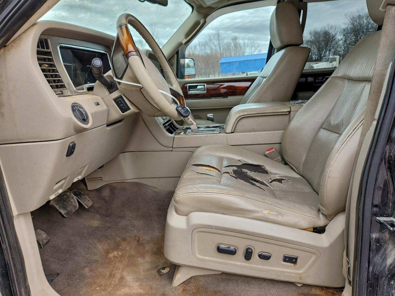 2013 LINCOLN NAVIGATOR photo 7