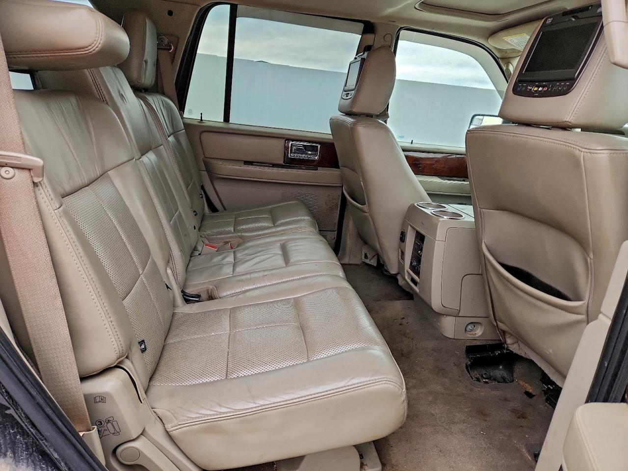 2013 LINCOLN NAVIGATOR photo 11