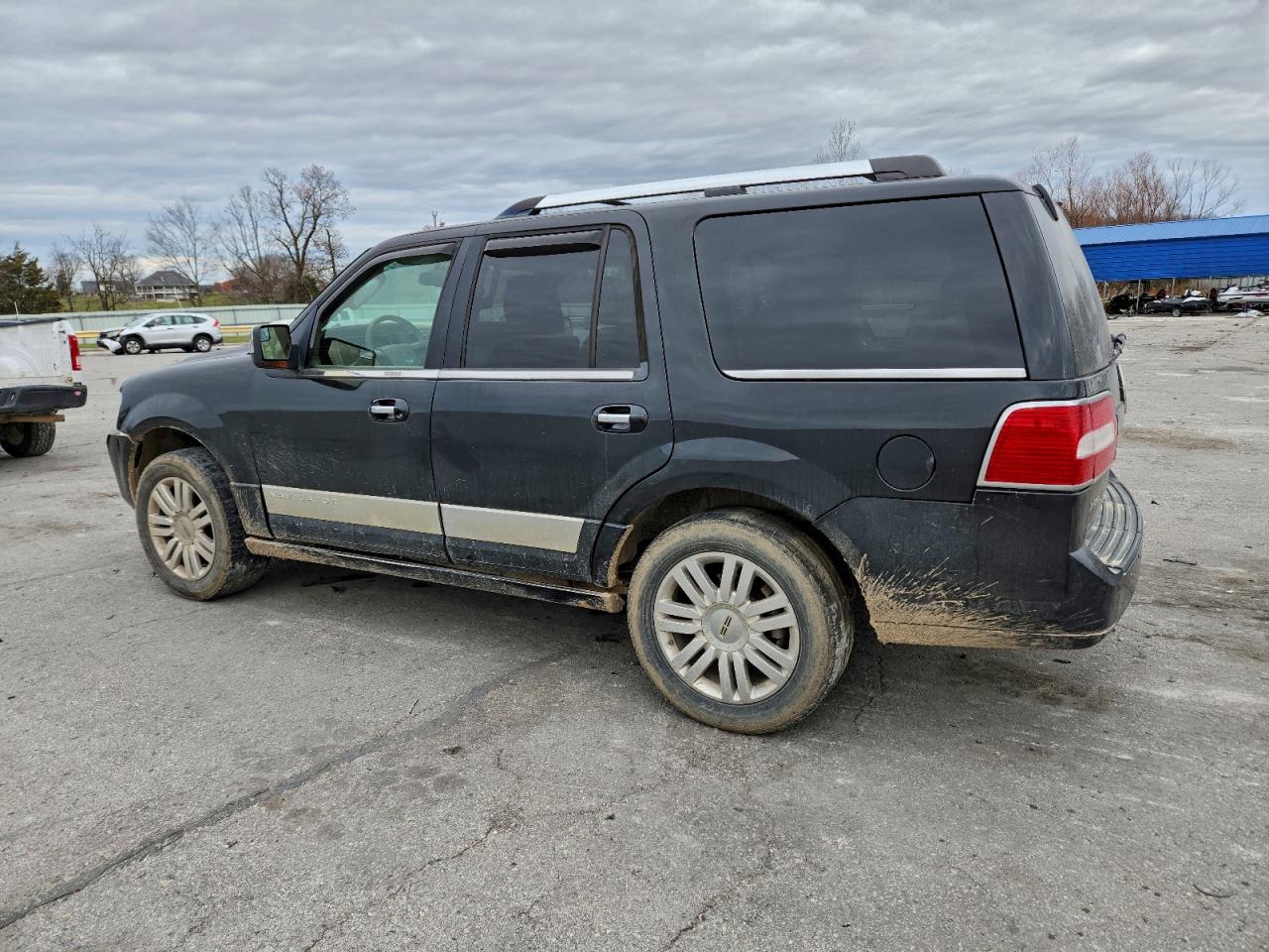 2013 LINCOLN NAVIGATOR photo 2