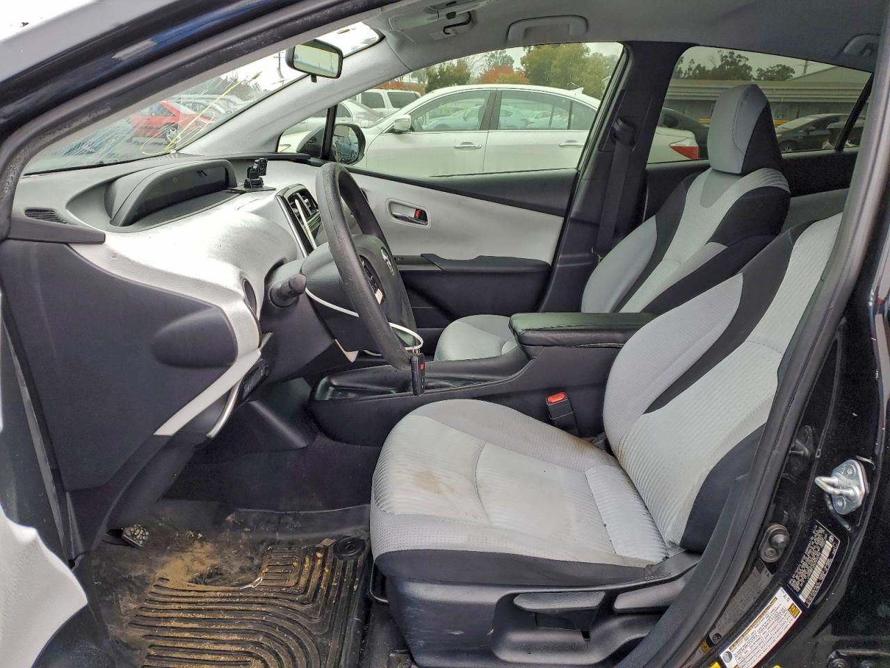 2016 TOYOTA PRIUS photo 7