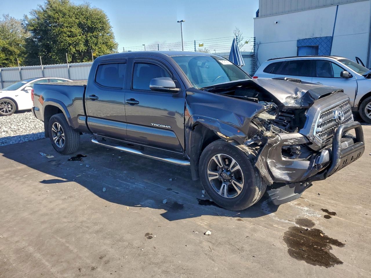 2017 TOYOTA TACOMA DOUBLE CAB photo 4