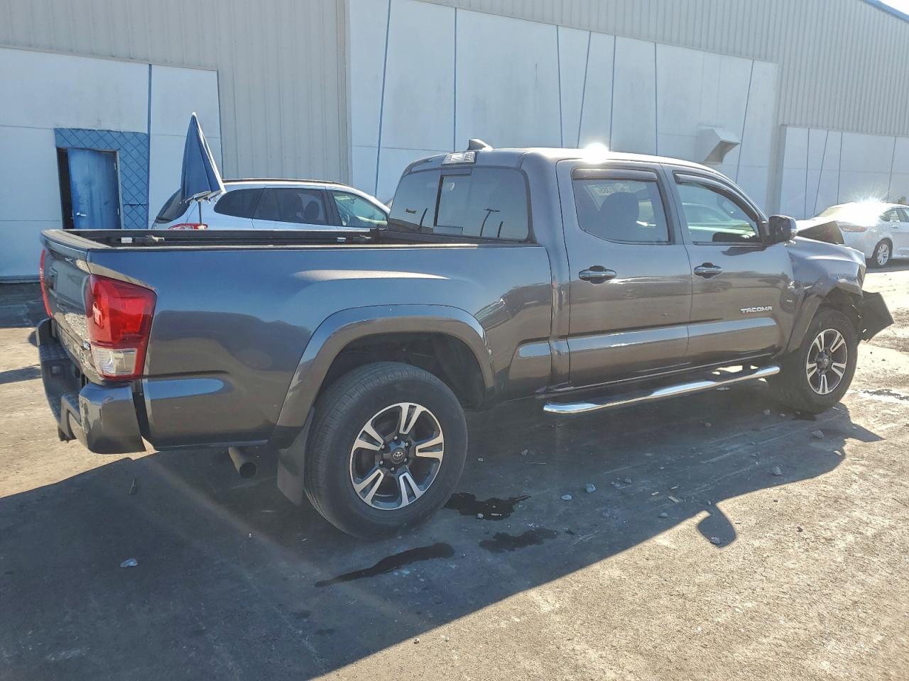 2017 TOYOTA TACOMA DOUBLE CAB photo 3