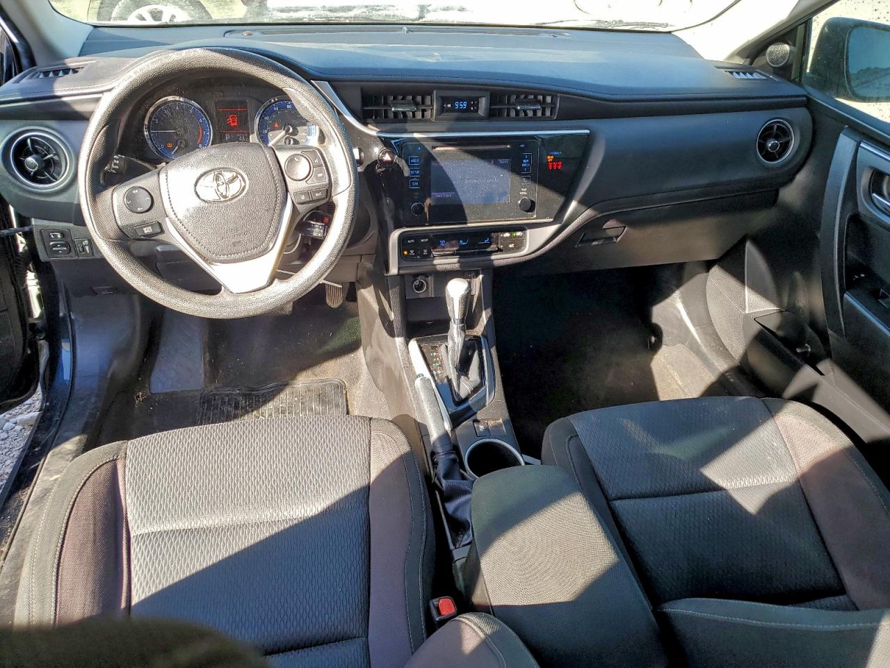 2018 TOYOTA COROLLA L photo 8