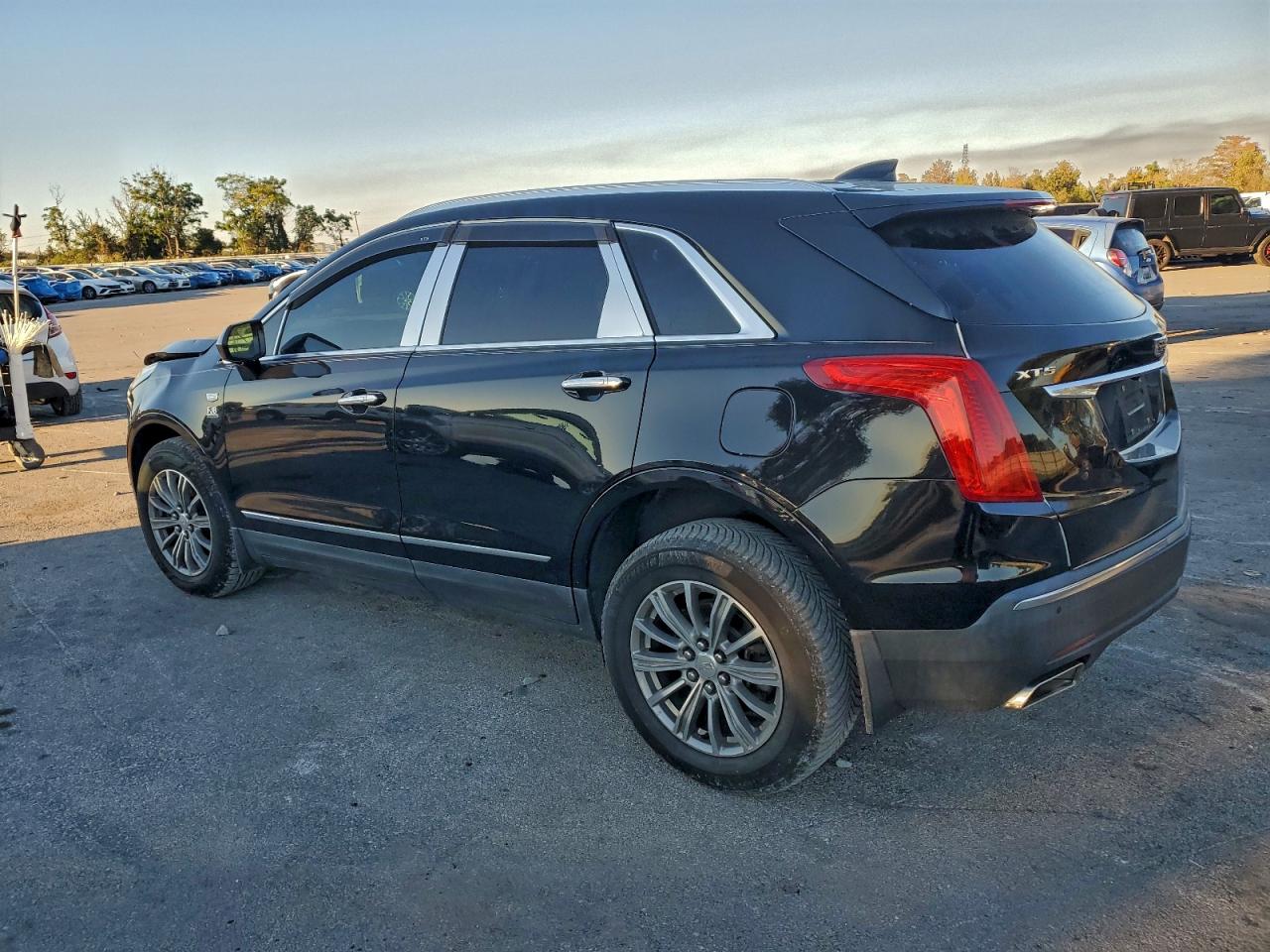 2017 CADILLAC XT5 LUXURY photo 2