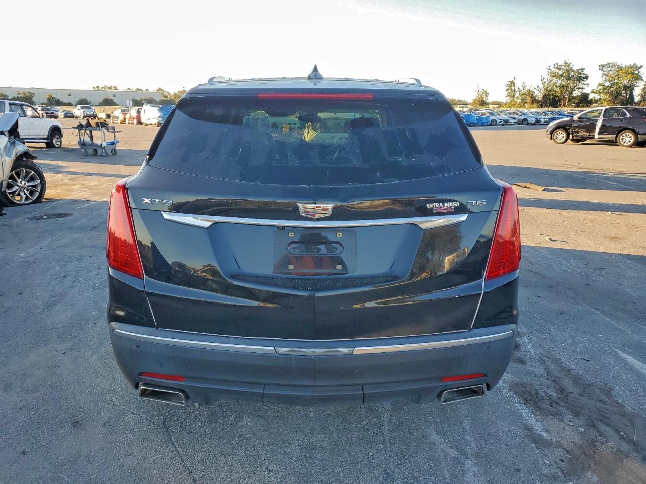 2017 CADILLAC XT5 LUXURY photo 6