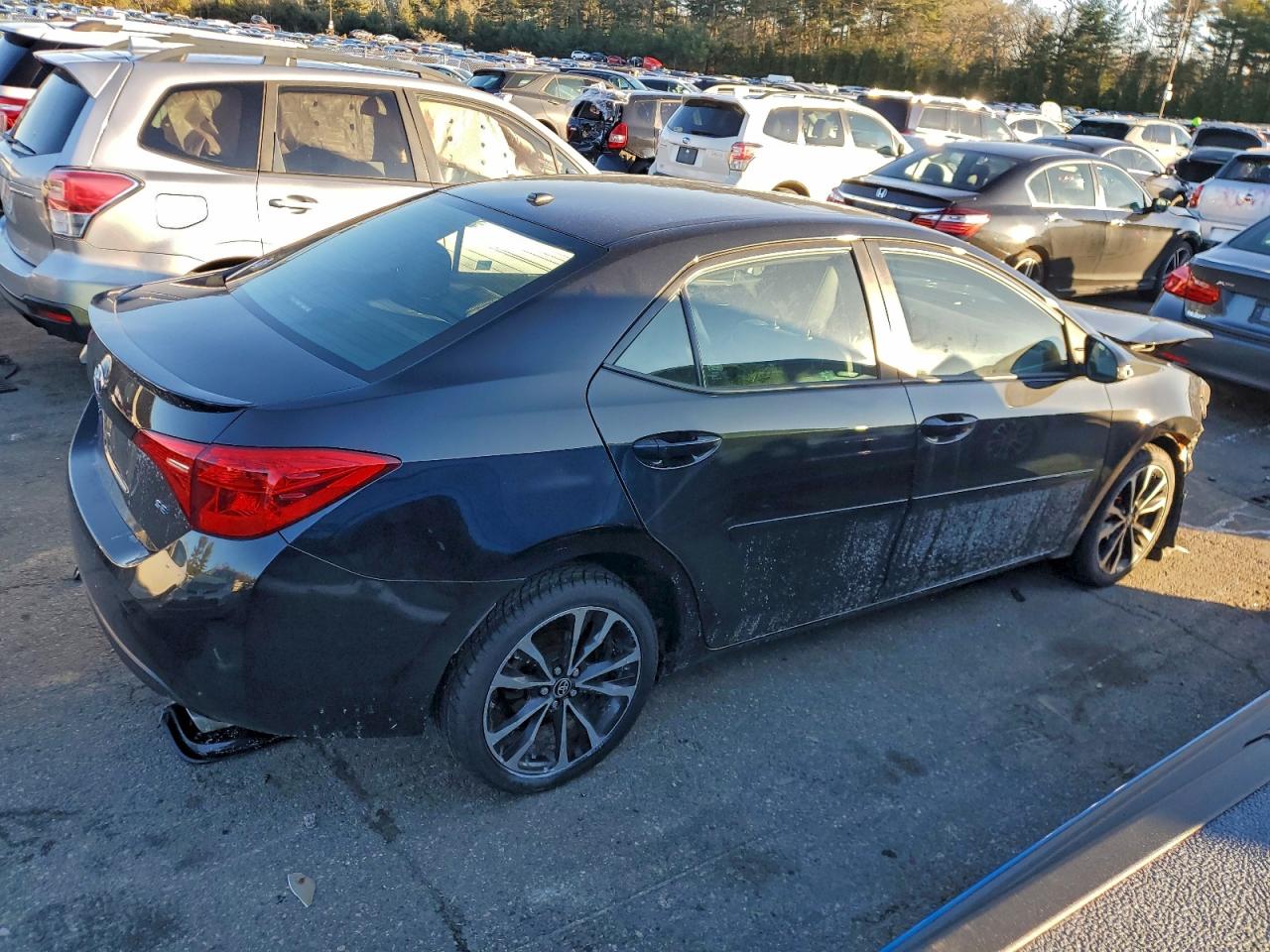2018 TOYOTA COROLLA L photo 3