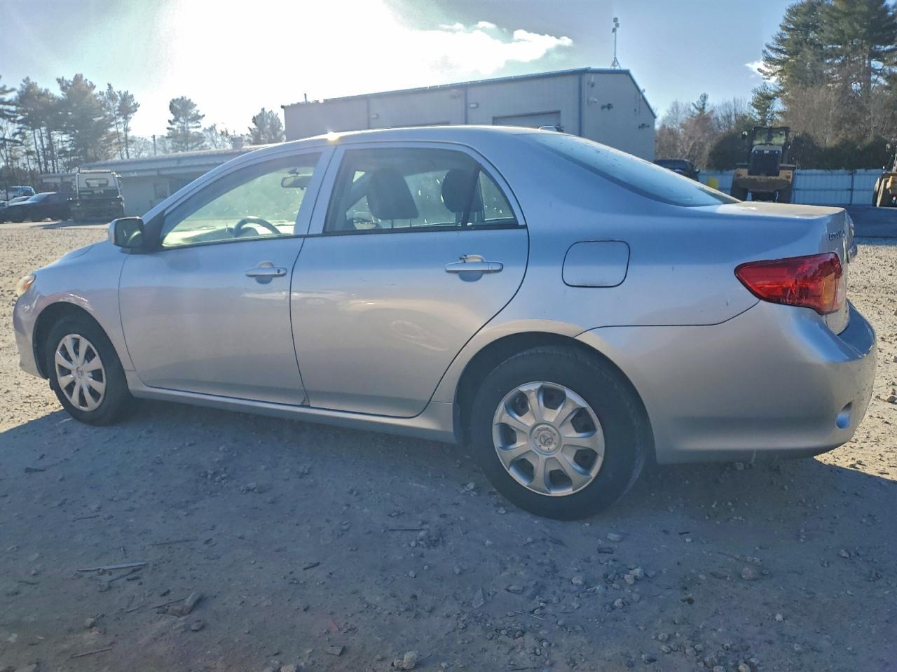 2010 TOYOTA COROLLA BASE photo 2