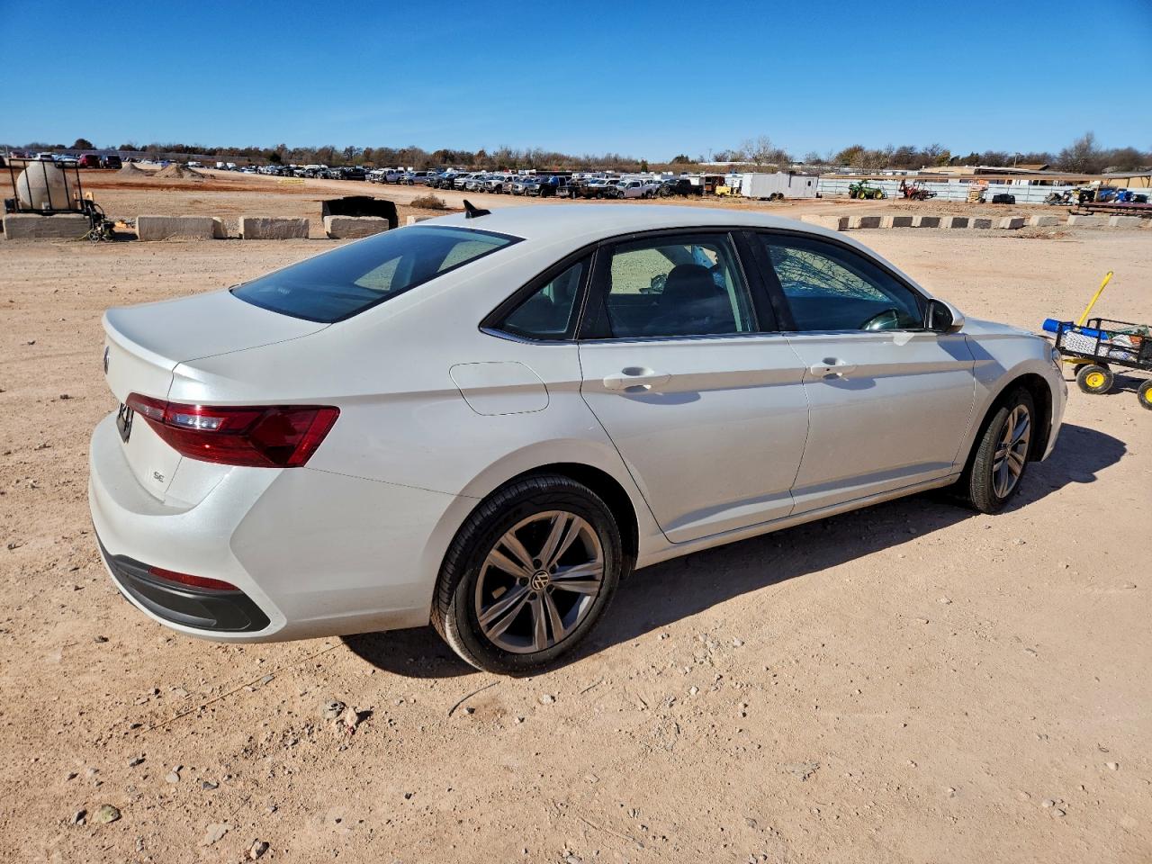 2023 VOLKSWAGEN JETTA SE photo 3