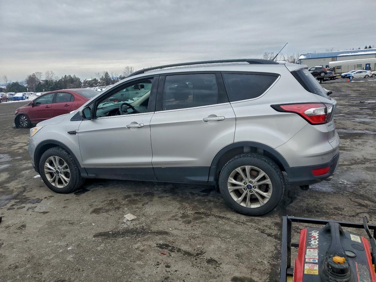 2017 FORD ESCAPE SE photo 2