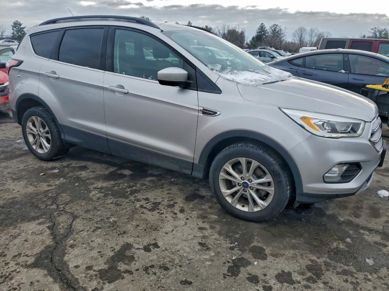 2017 FORD ESCAPE SE photo 4