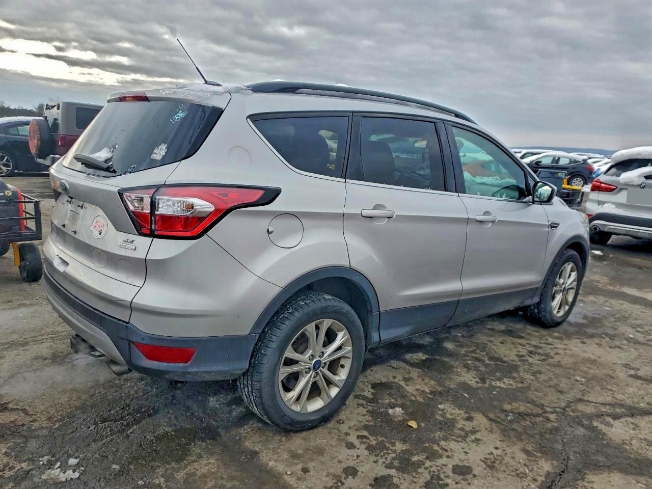 2017 FORD ESCAPE SE photo 3