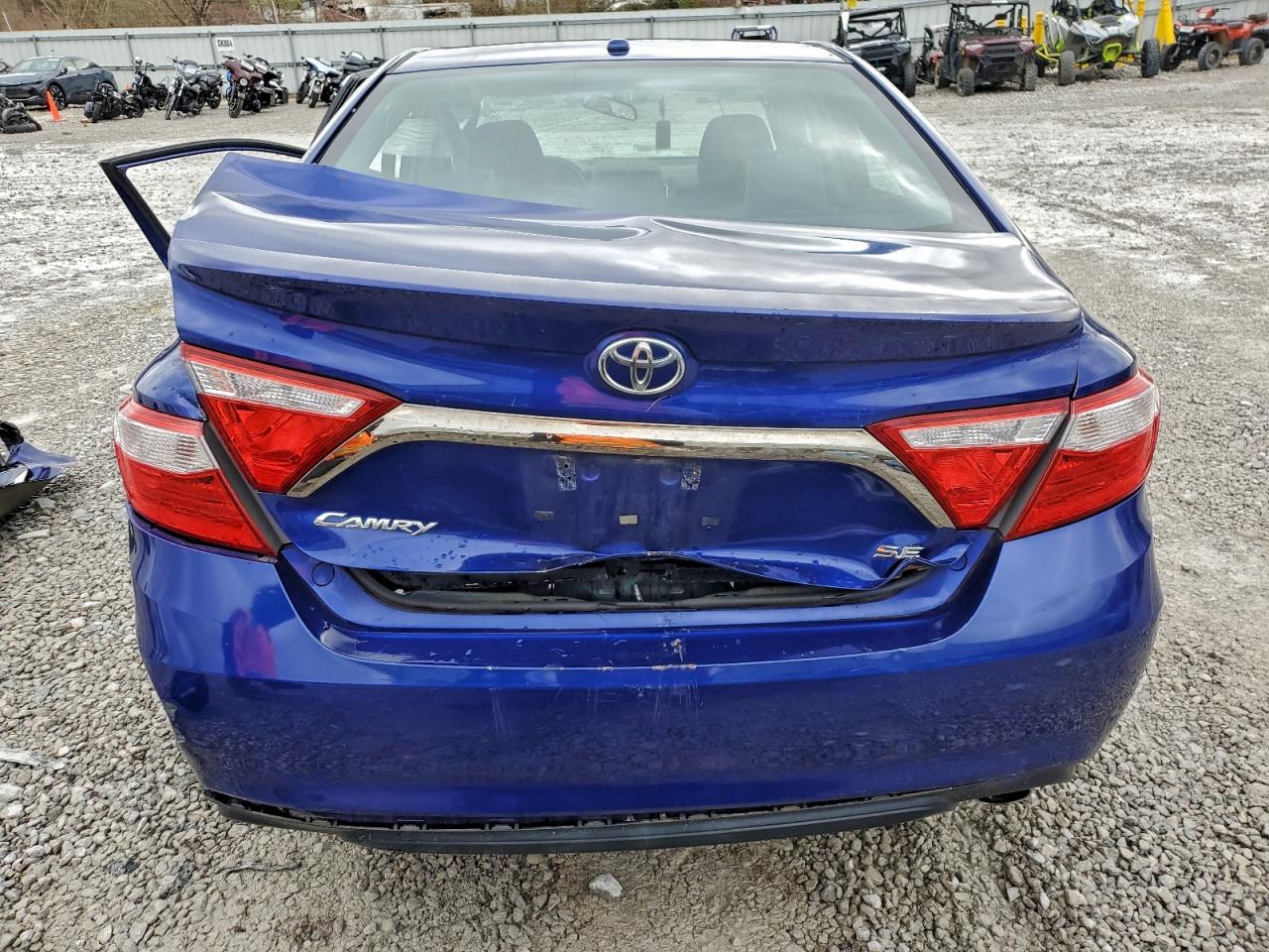 2015 TOYOTA CAMRY LE photo 6
