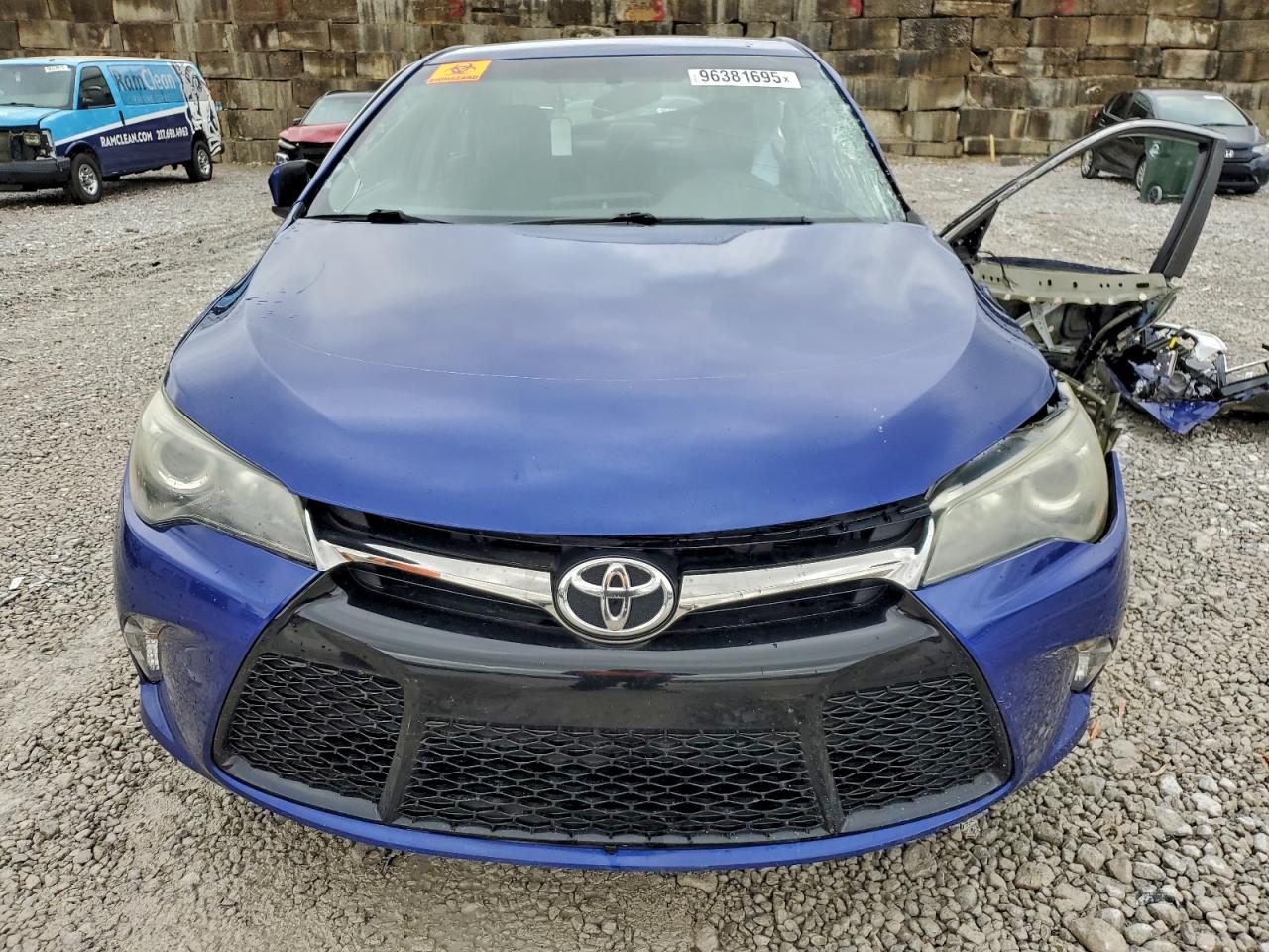 2015 TOYOTA CAMRY LE photo 5