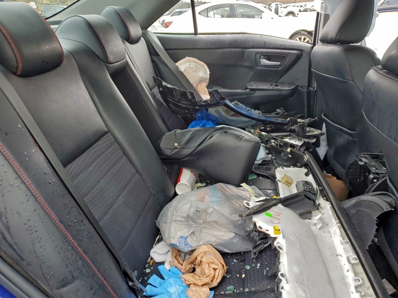 2015 TOYOTA CAMRY LE photo 10