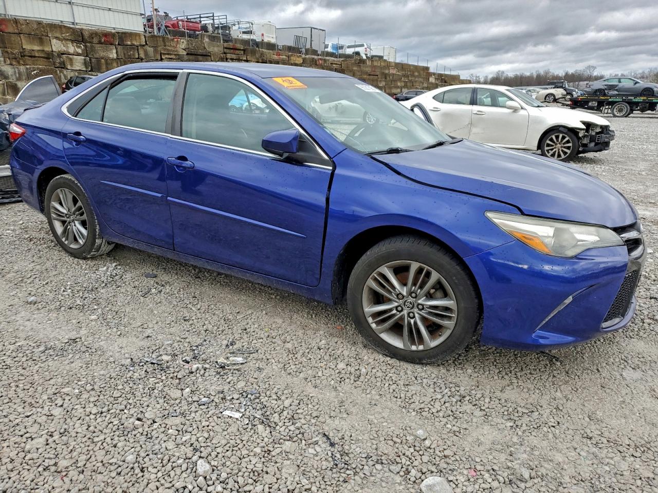 2015 TOYOTA CAMRY LE photo 4
