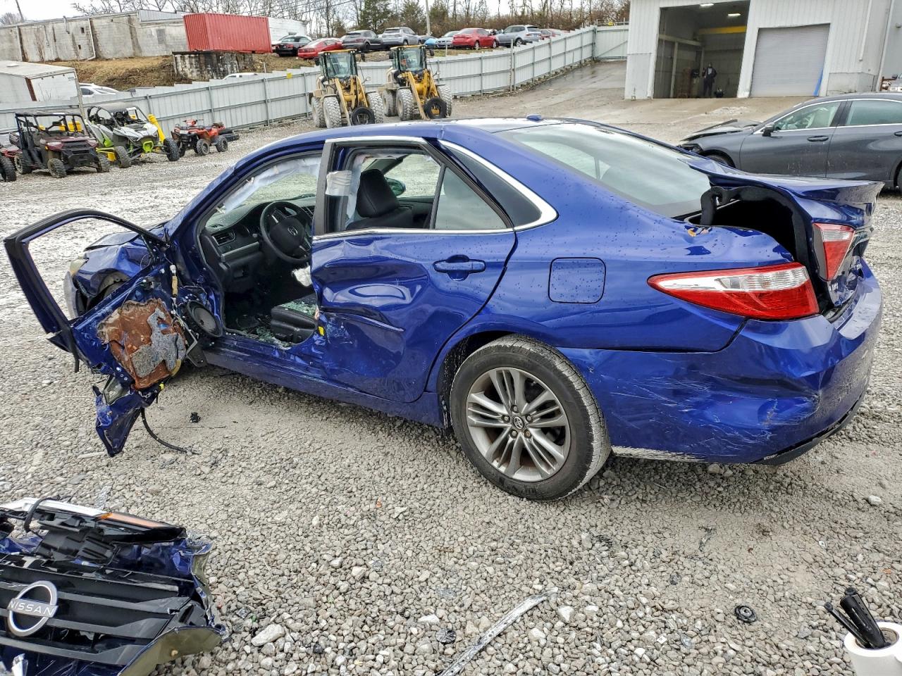2015 TOYOTA CAMRY LE photo 2