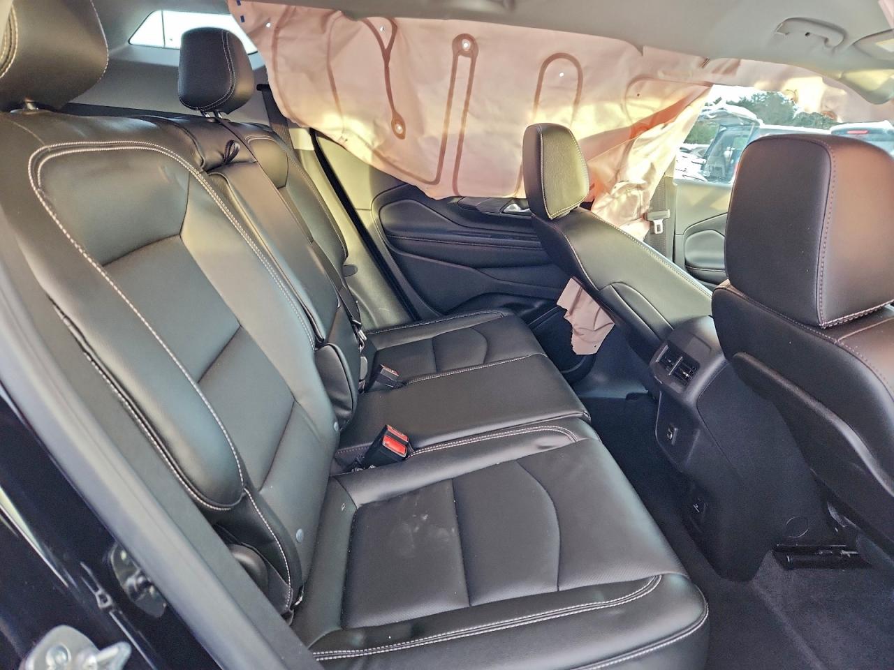 2024 GMC TERRAIN SLT photo 11