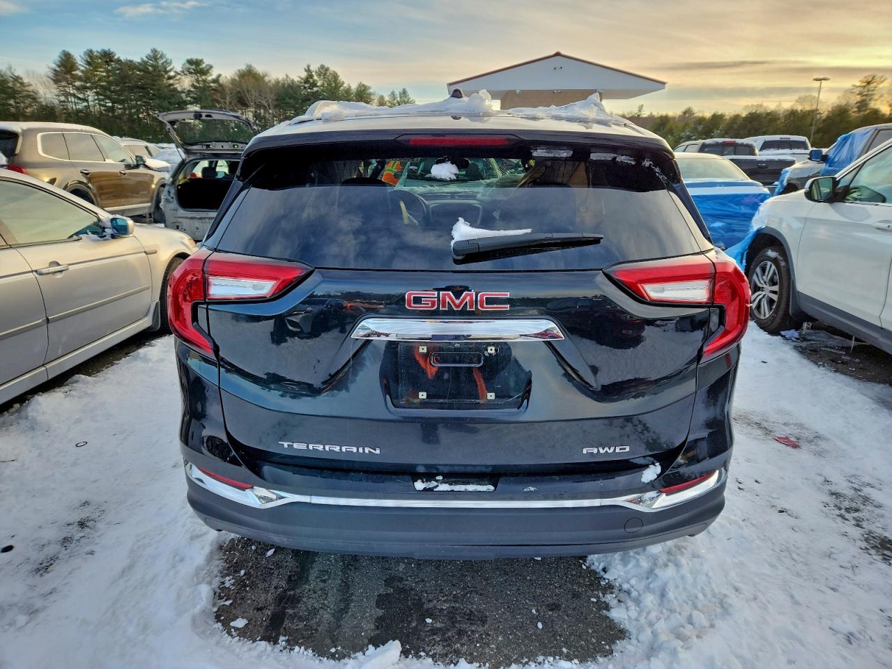 2024 GMC TERRAIN SLT photo 6