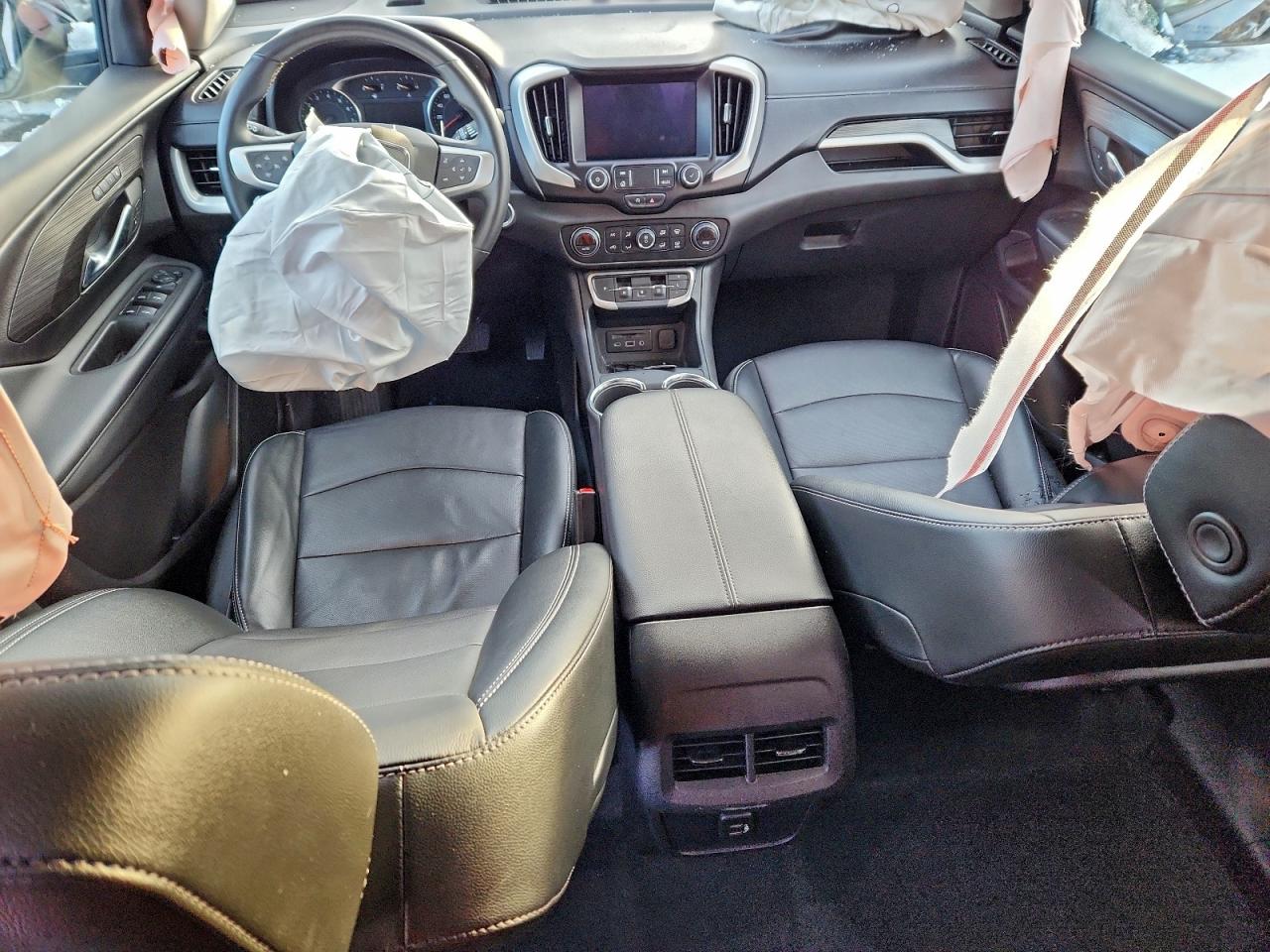 2024 GMC TERRAIN SLT photo 8