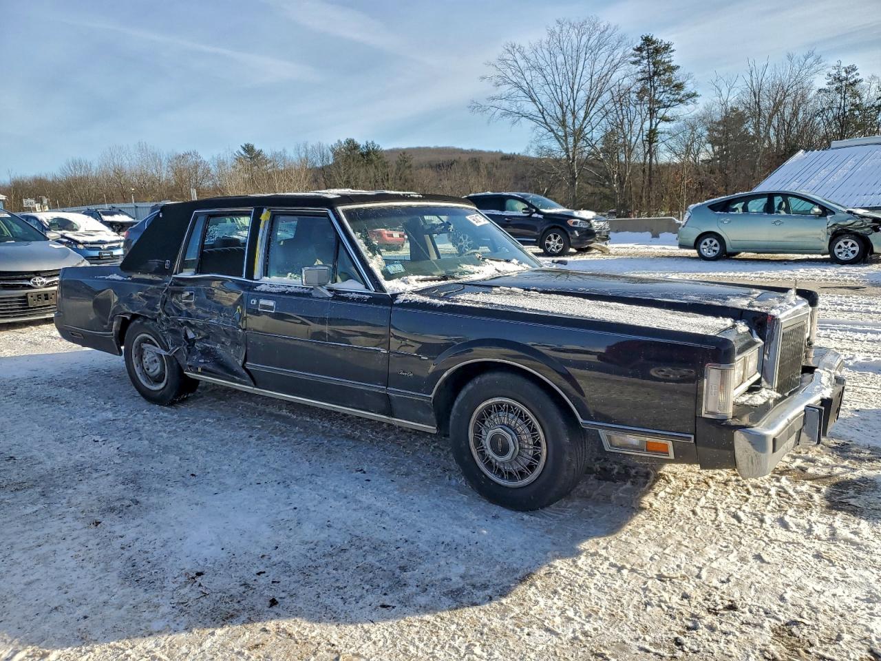 1988 LINCOLN TOWN CAR photo 4