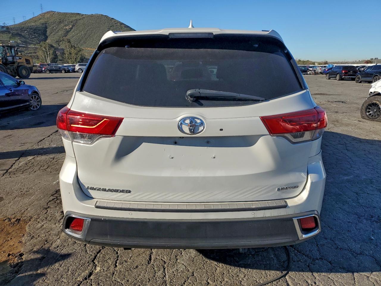 2017 TOYOTA HIGHLANDER LIMITED photo 6