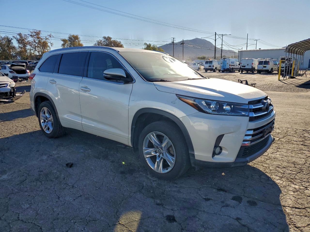 2017 TOYOTA HIGHLANDER LIMITED photo 4