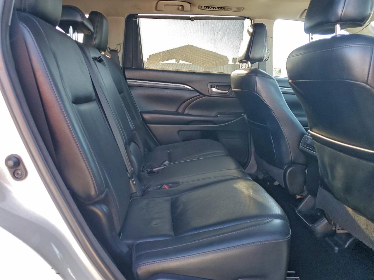 2017 TOYOTA HIGHLANDER LIMITED photo 11