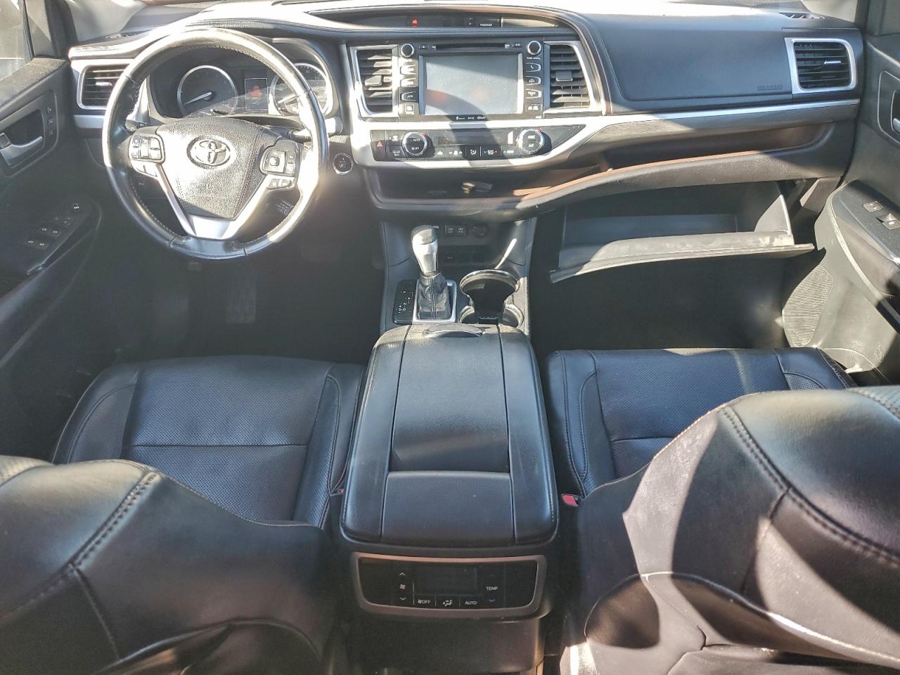 2017 TOYOTA HIGHLANDER LIMITED photo 8