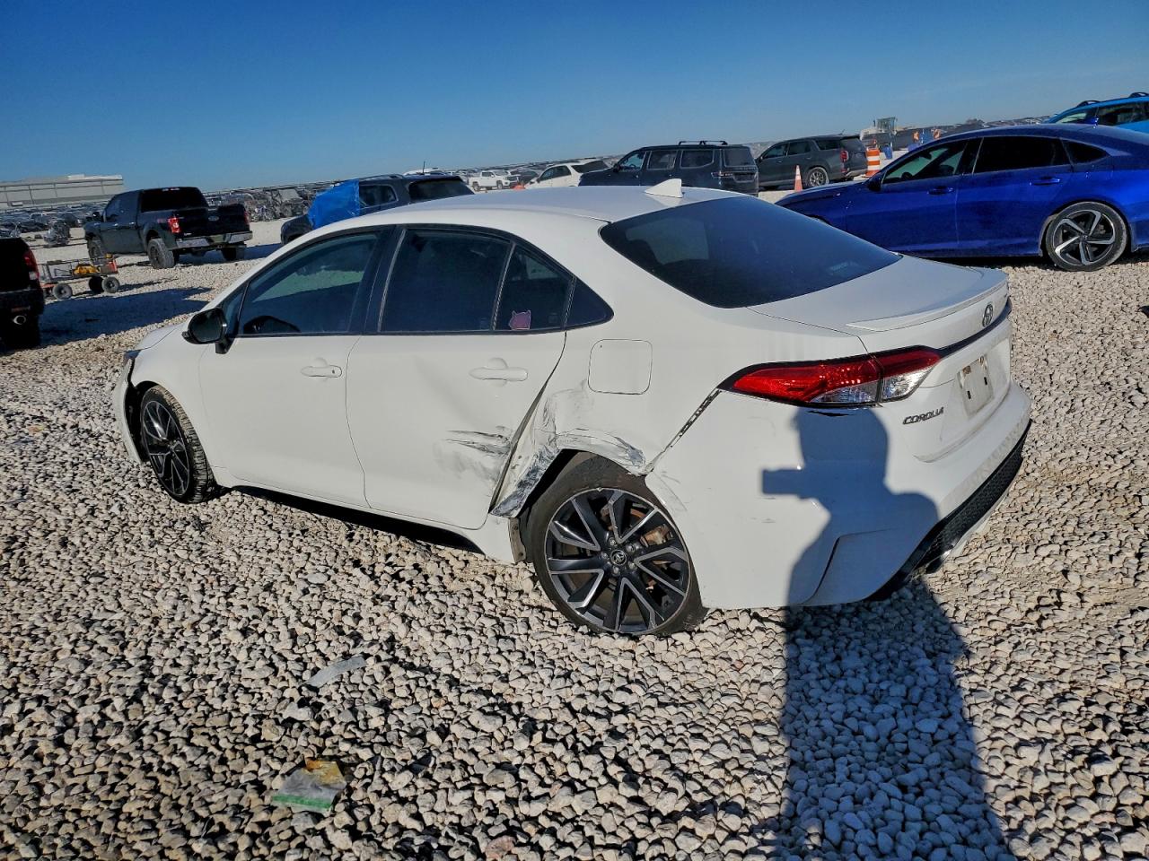 2020 TOYOTA COROLLA SE photo 2
