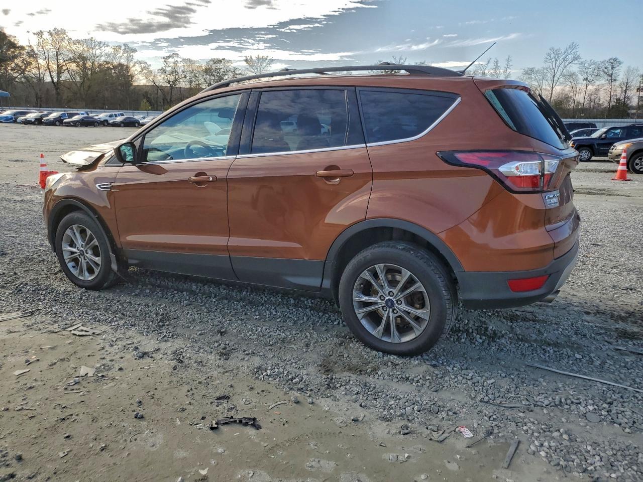 2017 FORD ESCAPE SE photo 2