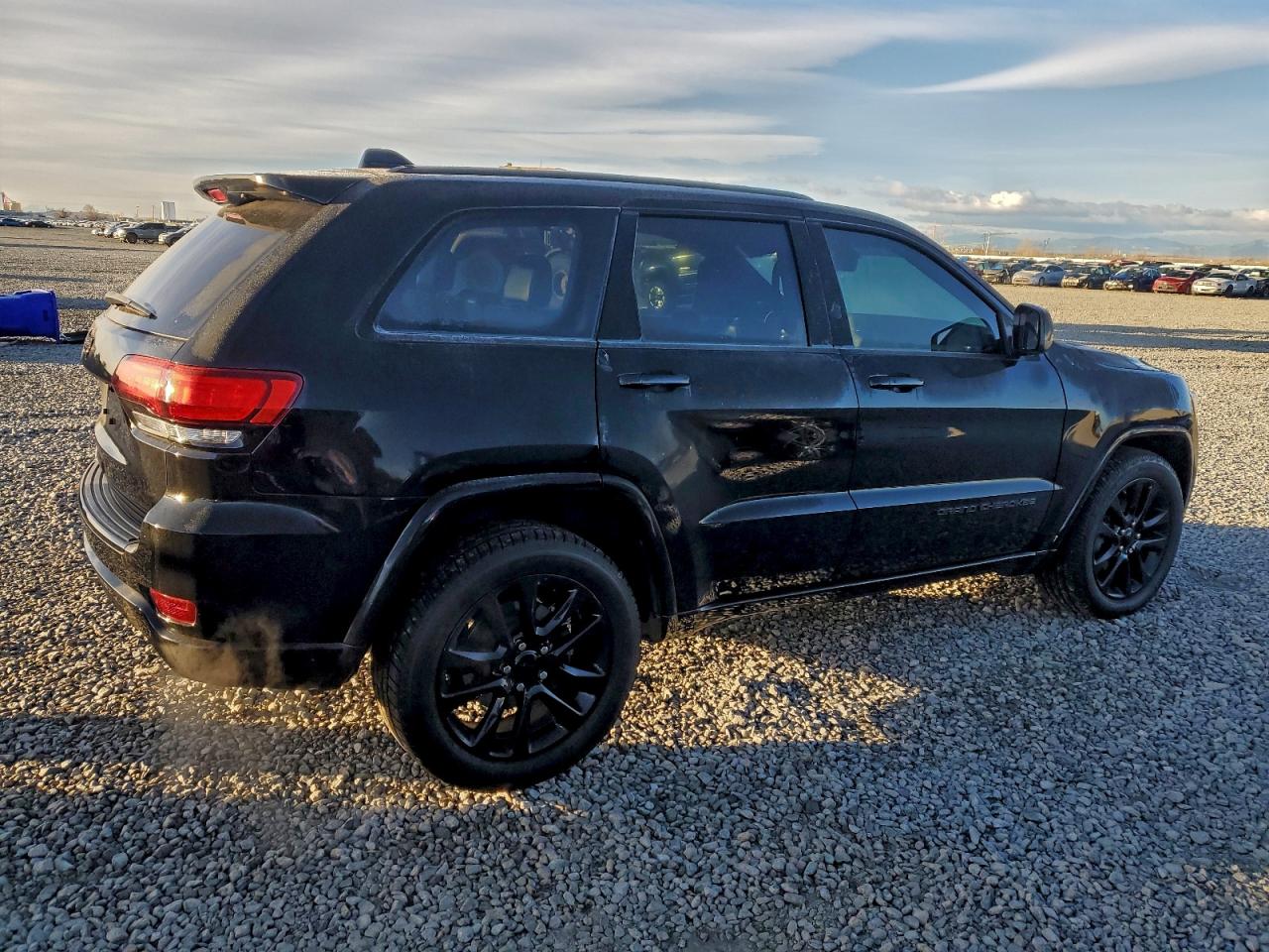 2018 JEEP GRAND CHEROKEE LAREDO photo 3