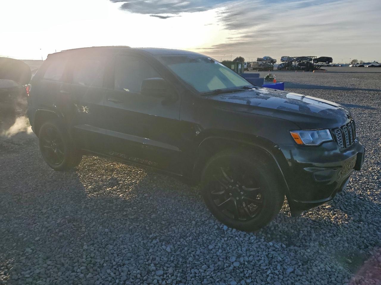 2018 JEEP GRAND CHEROKEE LAREDO photo 4