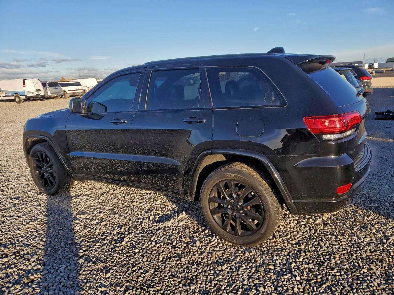 2018 JEEP GRAND CHEROKEE LAREDO photo 2