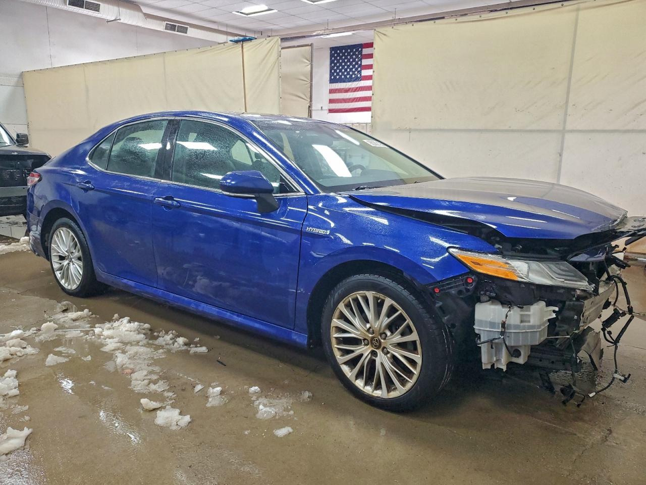 2018 TOYOTA CAMRY HYBRID photo 4