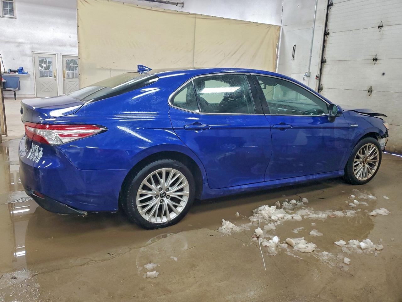 2018 TOYOTA CAMRY HYBRID photo 3