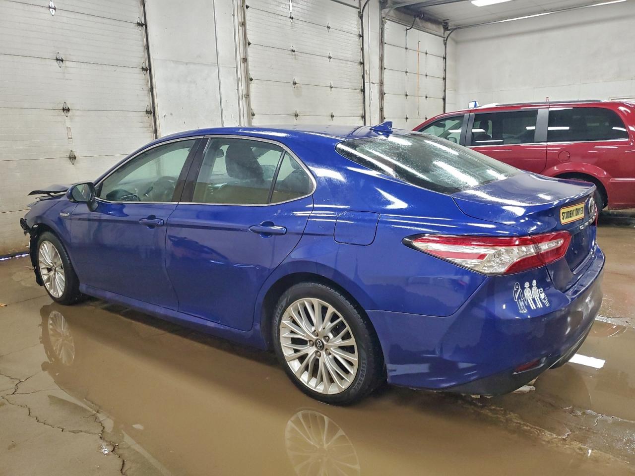 2018 TOYOTA CAMRY HYBRID photo 2