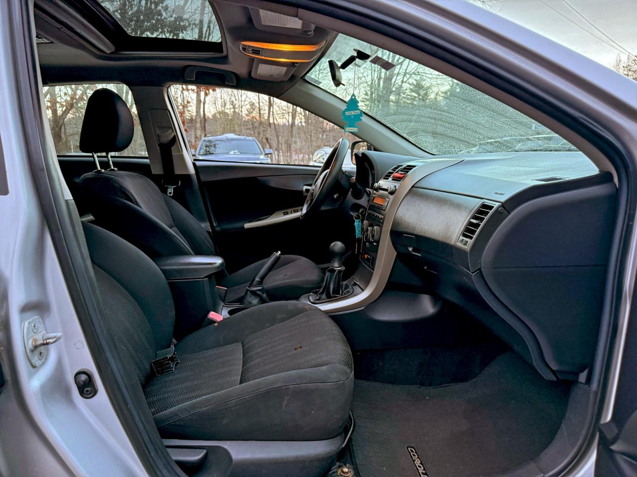 2011 TOYOTA COROLLA BASE photo 5
