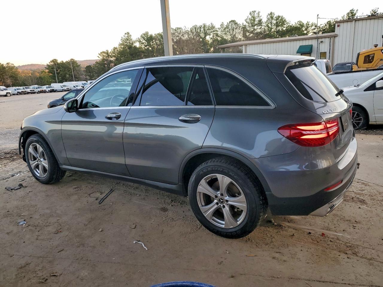 2018 MERCEDES-BENZ GLC 300 photo 3