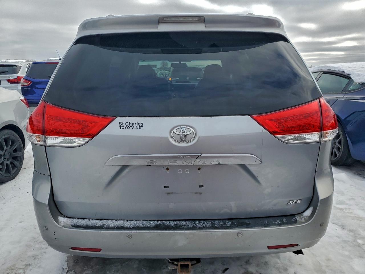 2013 TOYOTA SIENNA XLE photo 6