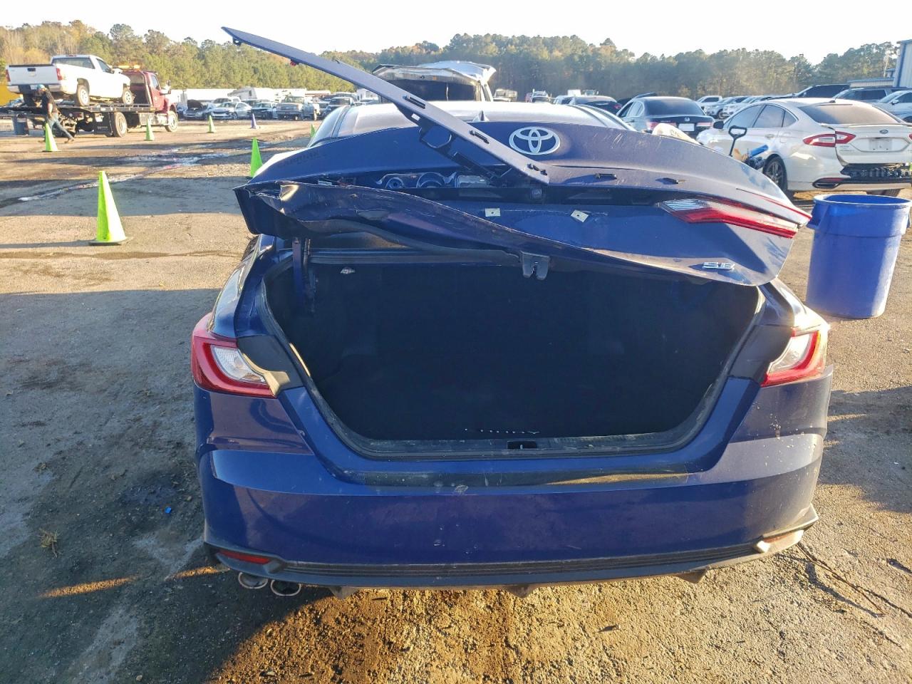 2025 TOYOTA CAMRY XSE photo 6